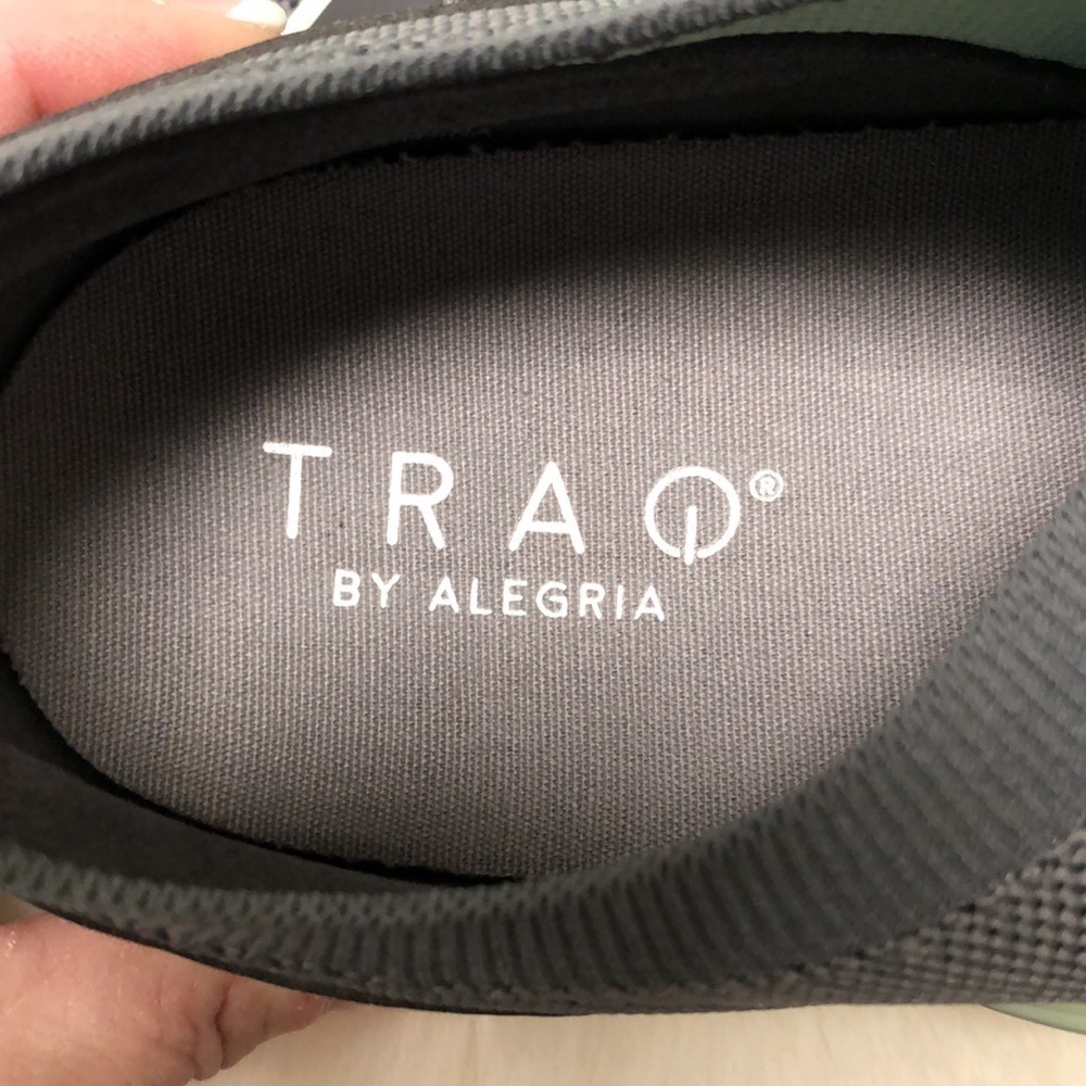 BNWT Traq slip on ladies runners by Alegria - Picture 7 of 8